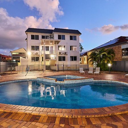 Southport Motel & Apartments โกลด์โคสต์ ภายนอก รูปภาพ