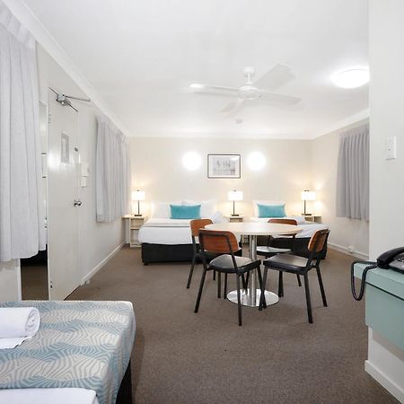 Southport Motel & Apartments โกลด์โคสต์ ภายนอก รูปภาพ
