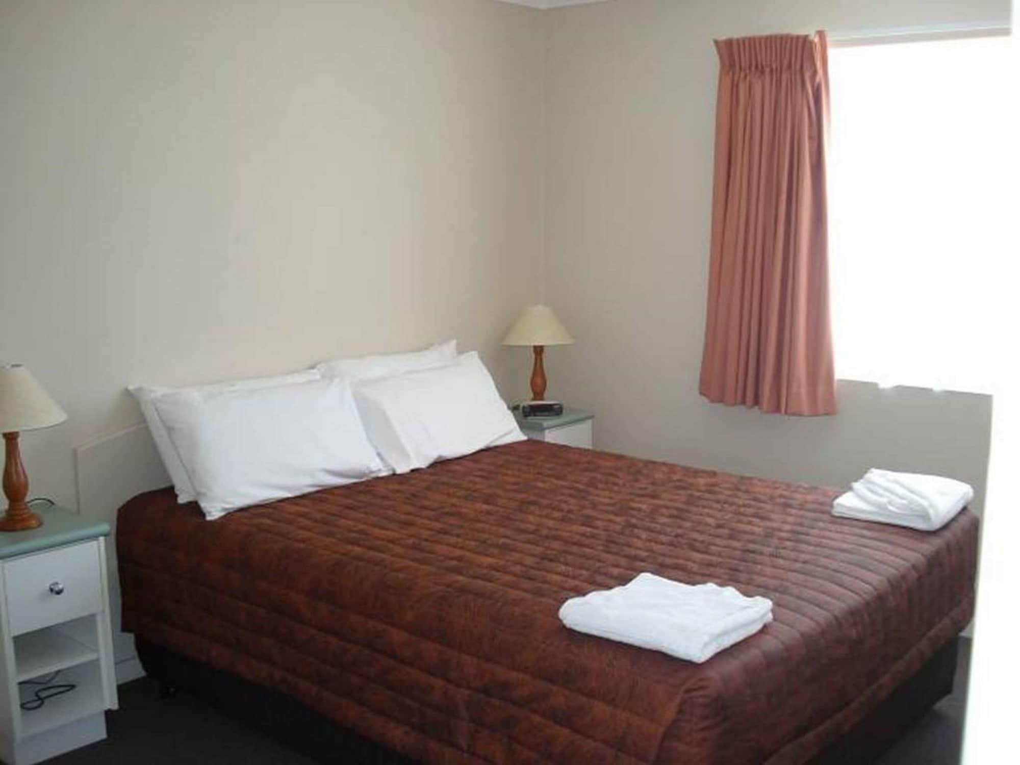 Southport Motel & Apartments โกลด์โคสต์ ภายนอก รูปภาพ