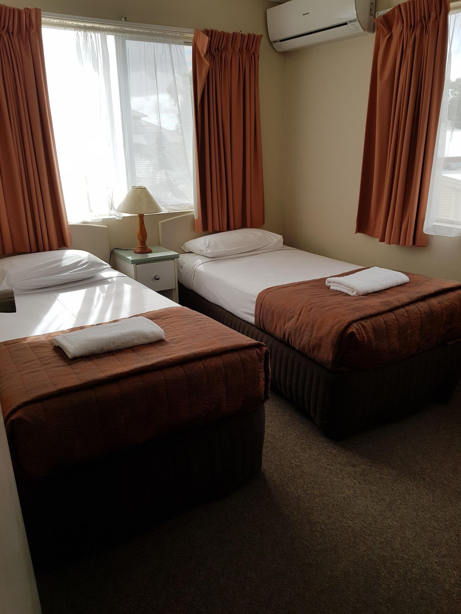 Southport Motel & Apartments โกลด์โคสต์ ภายนอก รูปภาพ