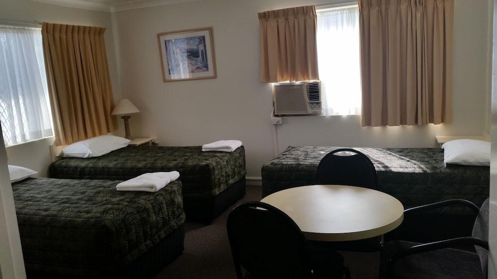 Southport Motel & Apartments โกลด์โคสต์ ภายนอก รูปภาพ