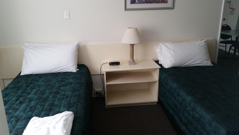 Southport Motel & Apartments โกลด์โคสต์ ภายนอก รูปภาพ