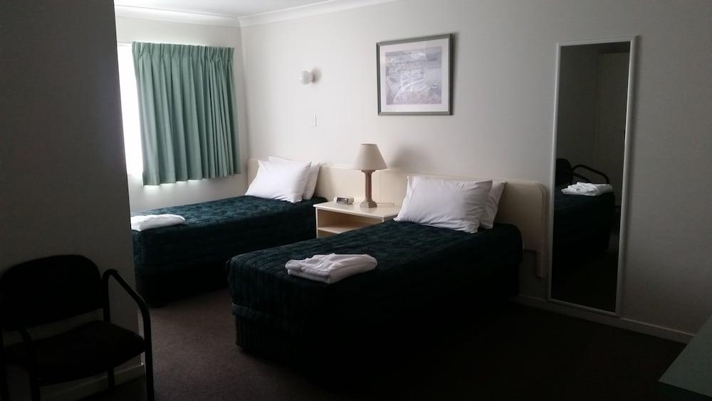 Southport Motel & Apartments โกลด์โคสต์ ภายนอก รูปภาพ