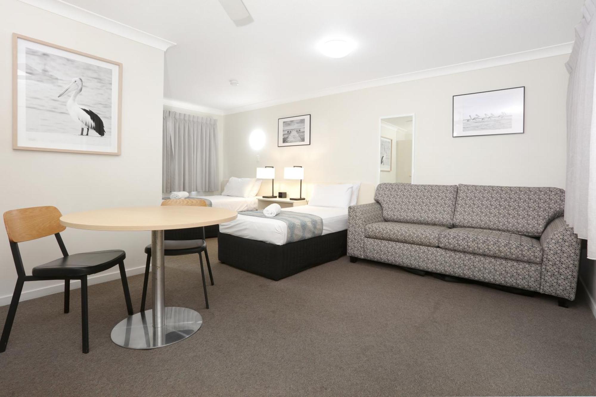 Southport Motel & Apartments โกลด์โคสต์ ภายนอก รูปภาพ