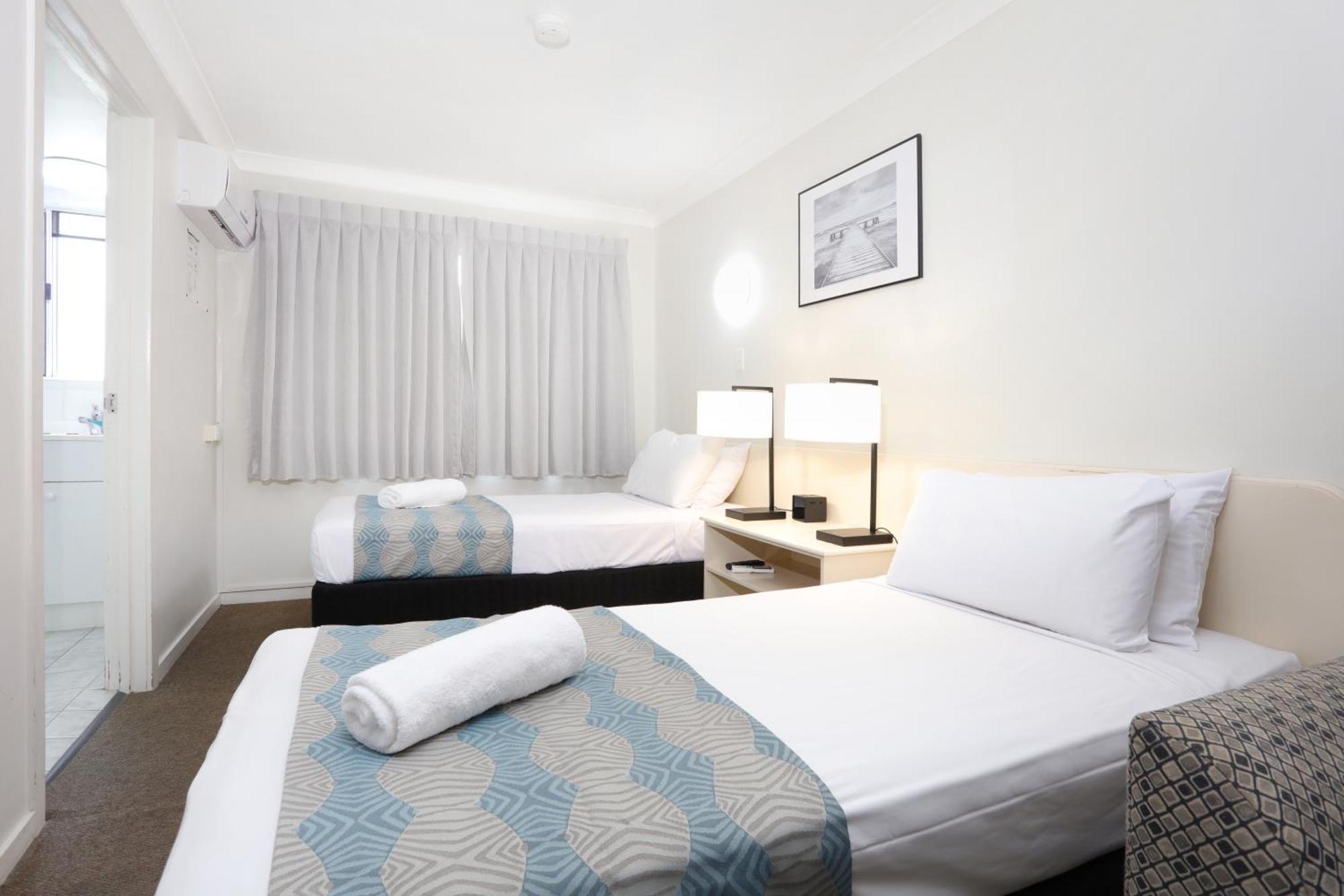Southport Motel & Apartments โกลด์โคสต์ ภายนอก รูปภาพ