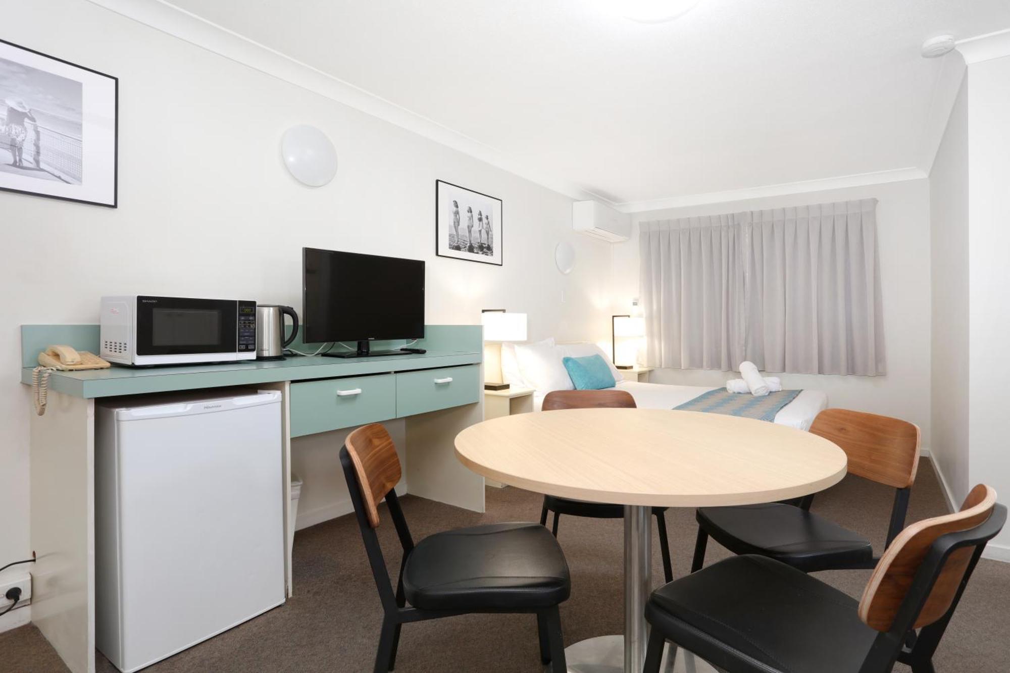 Southport Motel & Apartments โกลด์โคสต์ ภายนอก รูปภาพ