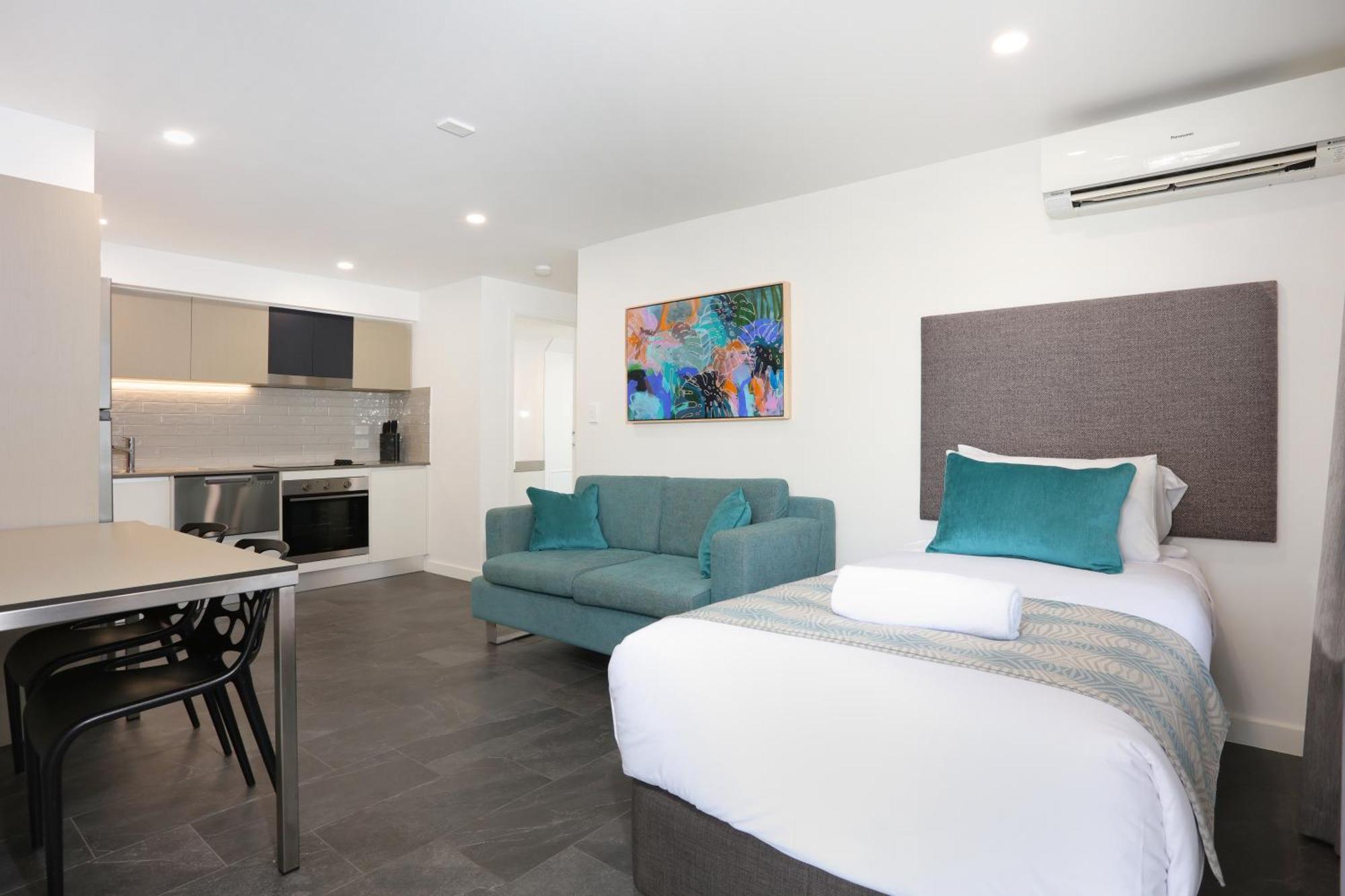 Southport Motel & Apartments โกลด์โคสต์ ภายนอก รูปภาพ