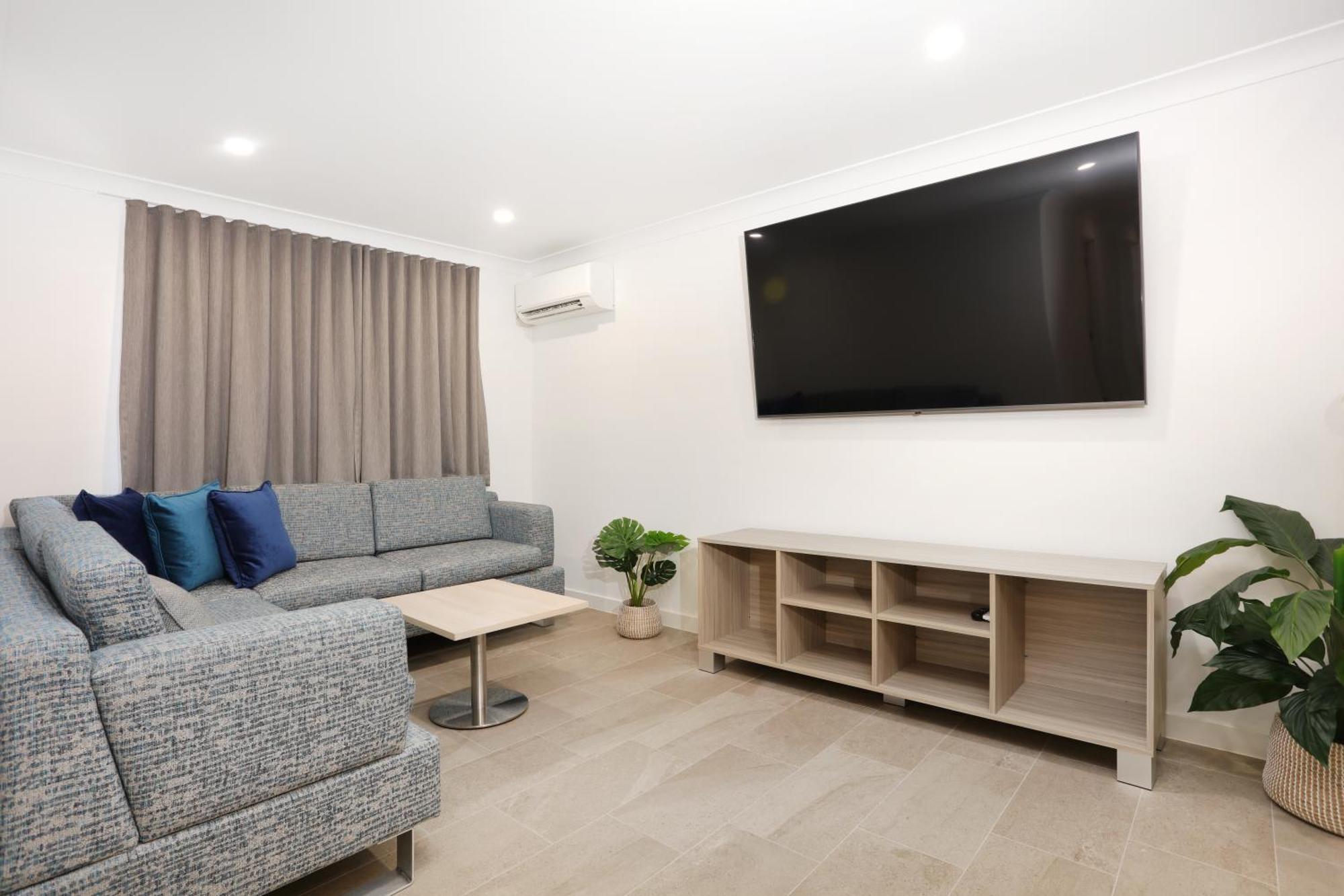 Southport Motel & Apartments โกลด์โคสต์ ภายนอก รูปภาพ