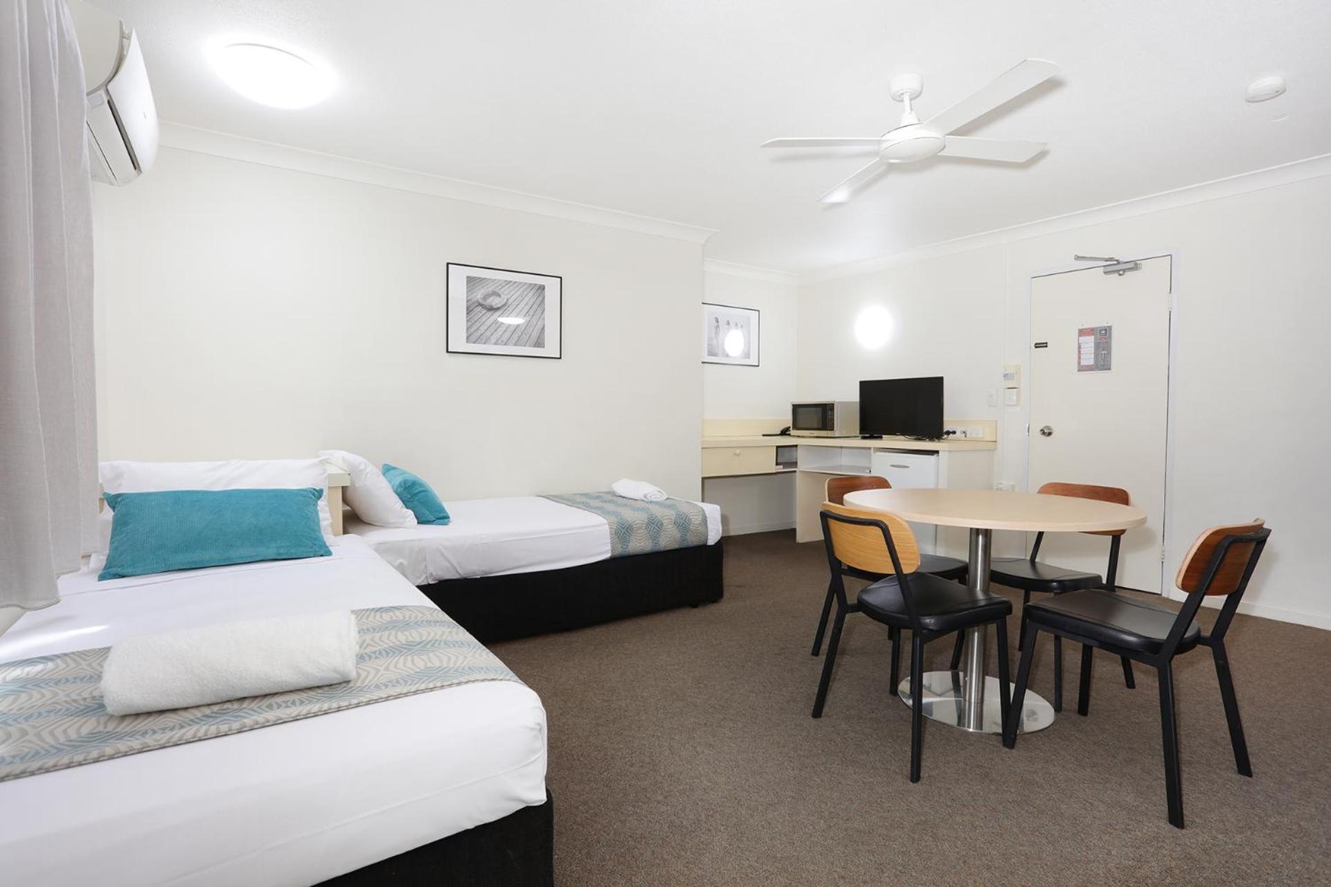 Southport Motel & Apartments โกลด์โคสต์ ภายนอก รูปภาพ