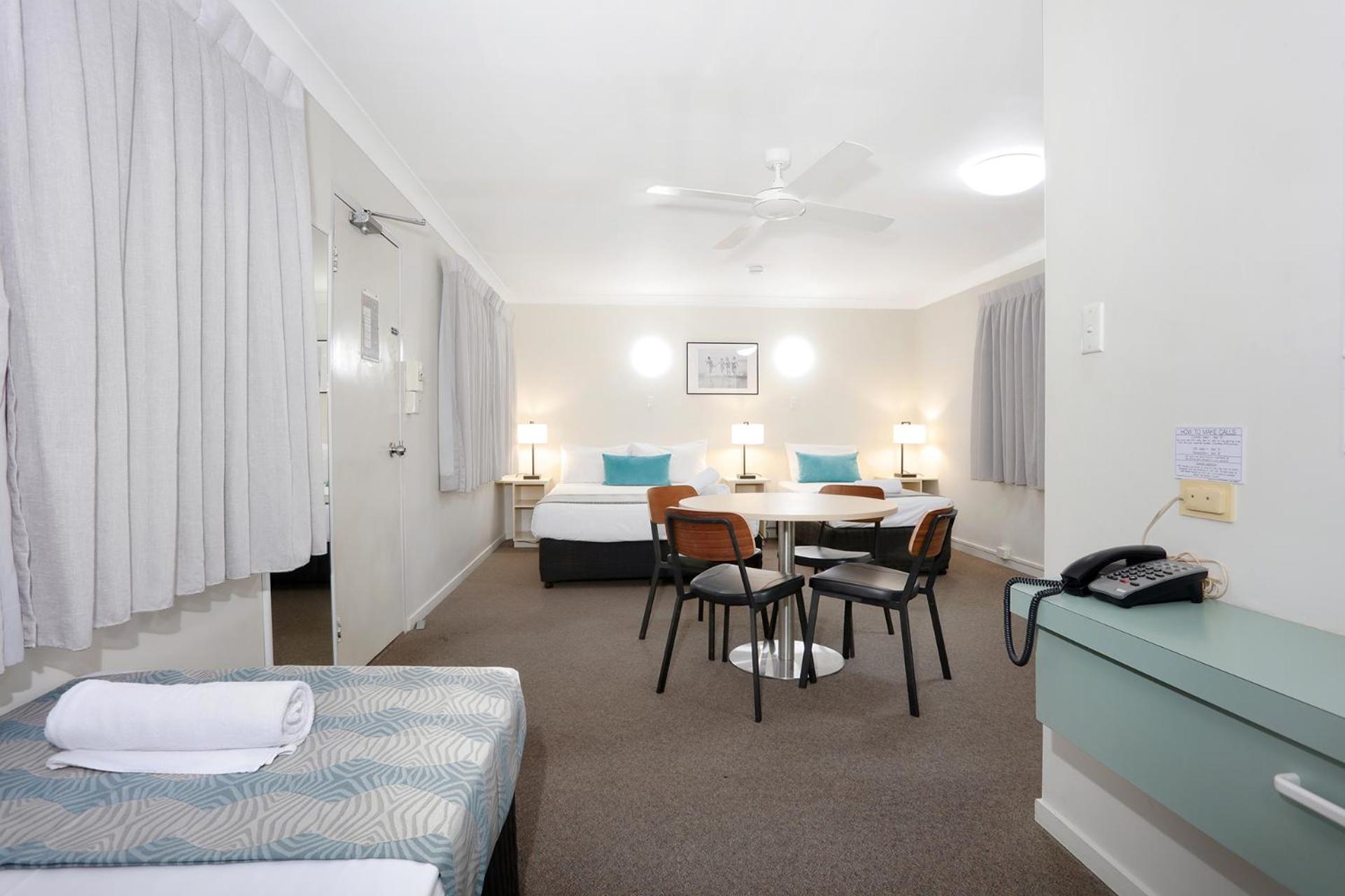 Southport Motel & Apartments โกลด์โคสต์ ภายนอก รูปภาพ