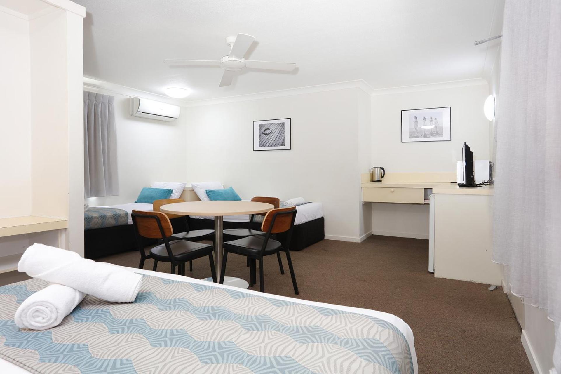 Southport Motel & Apartments โกลด์โคสต์ ภายนอก รูปภาพ